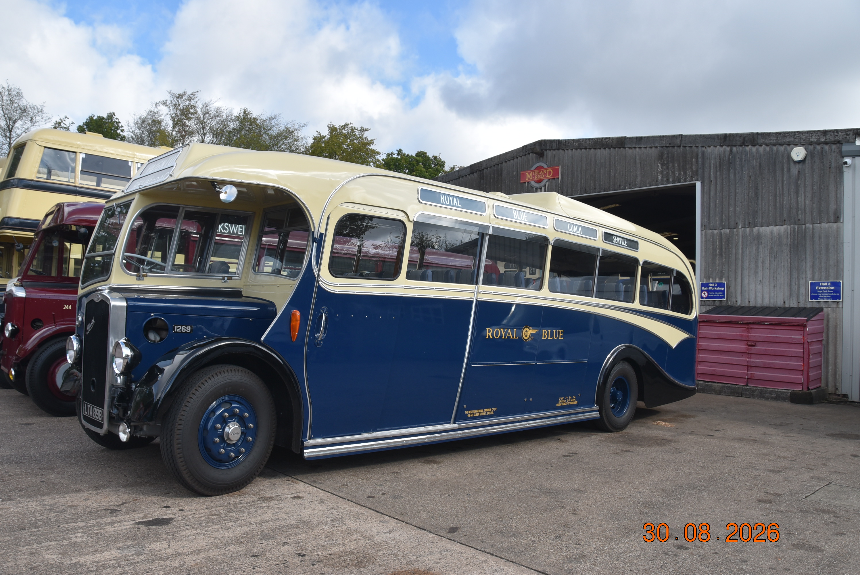 LTA898 at Wythall